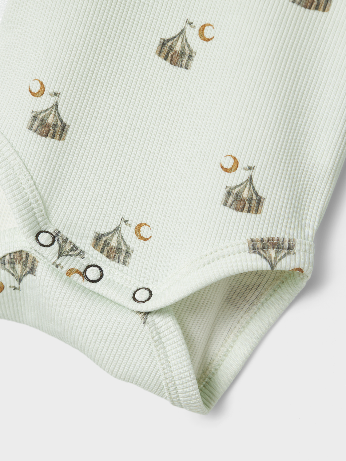 model_shot-front_full